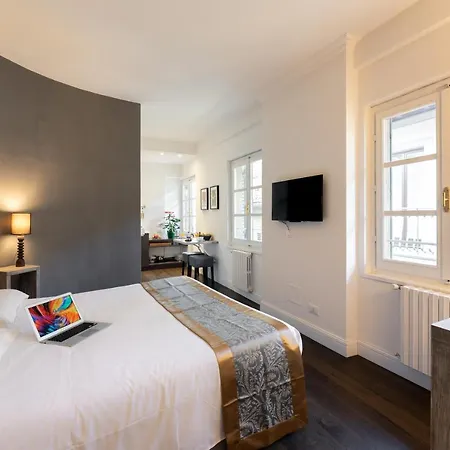 Novella Goldoni Suite-by Concierge * Florenz