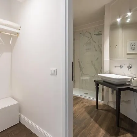 Novella Goldoni Suite-by Concierge Apartment Florence