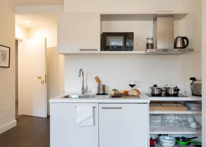 Novella Goldoni Suite-by Concierge Apartman