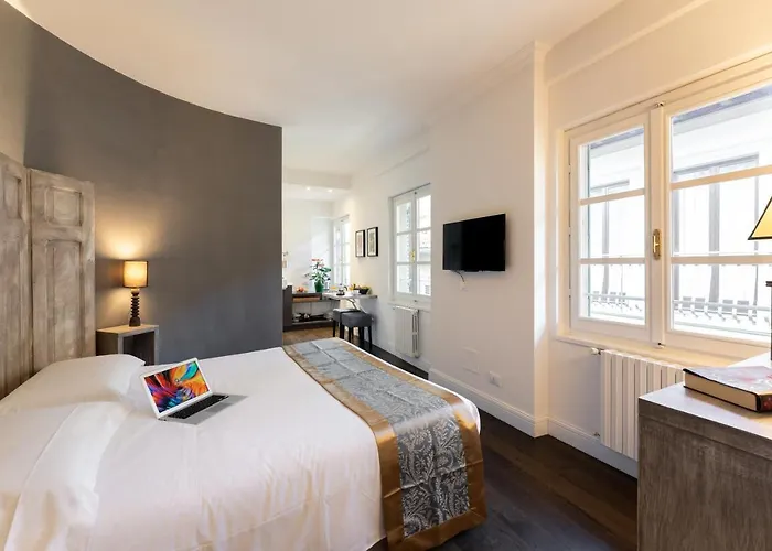 Novella Goldoni Suite-by Concierge * Firenze